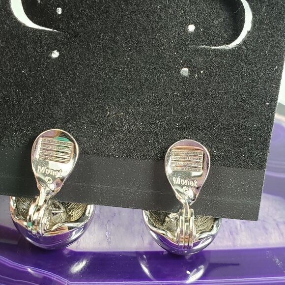 Vintage Signed Monet Egg Shape Silver Tone Clip On Earrings - Picture 7 of 10